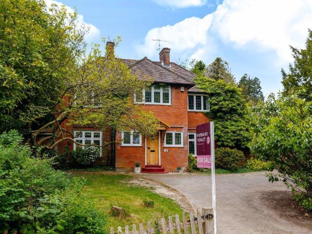 House for sale in London Borough of Croydon, Selsdon