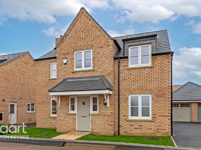 House for sale in Upton