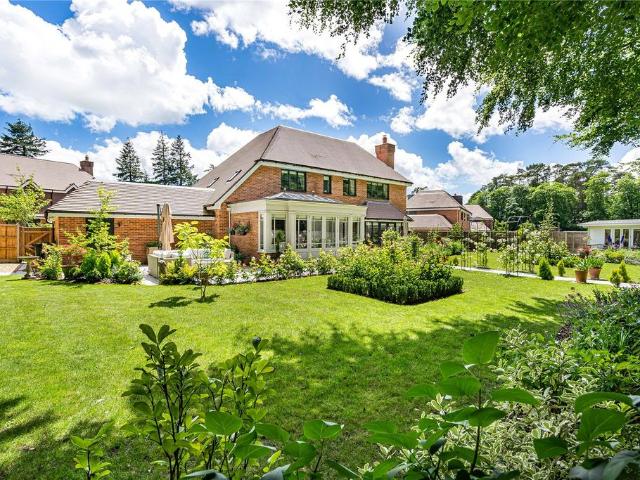 House for sale in Fole, Surrey