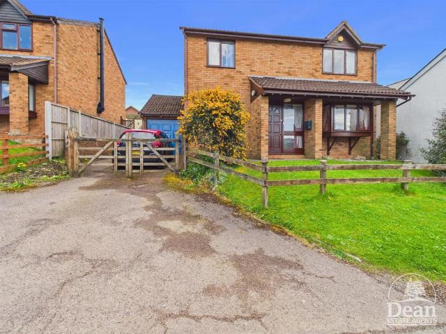 House for sale in Bromsberrow Heath, Gloucestershire