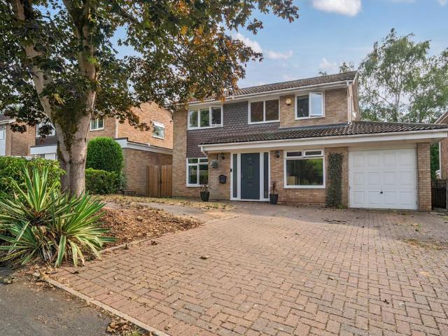 House for sale in Fleet, Hart