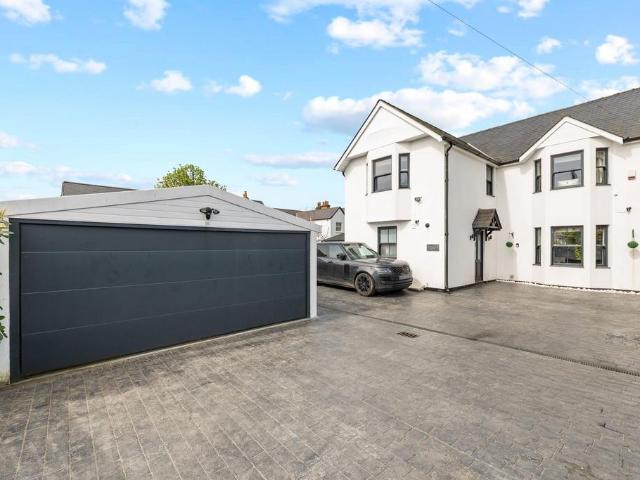 House for sale in Red Hill, Surrey