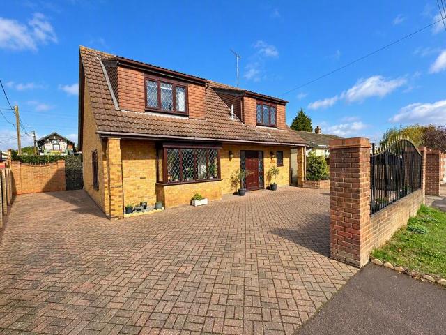 House for sale in Daniels Farm, Basildon