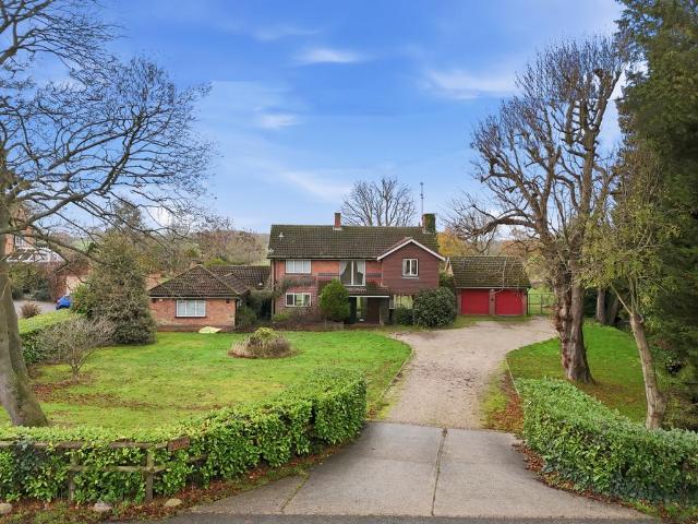 House for sale in Ingatestone and Fryerning, Navestock Side