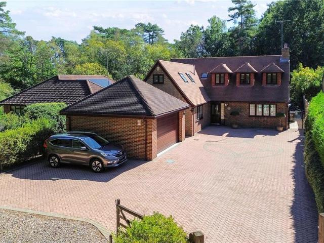 House for sale in Finchampstead