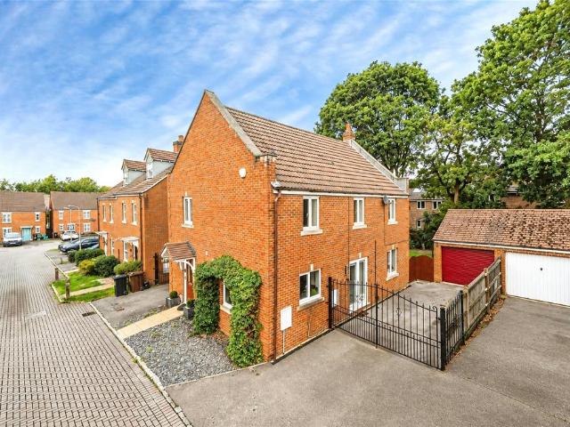 House for sale in Shinfield, Three Mile Cross
