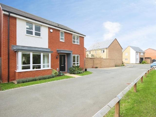 House for sale in Valiant Fields, Stratford-on-Avon