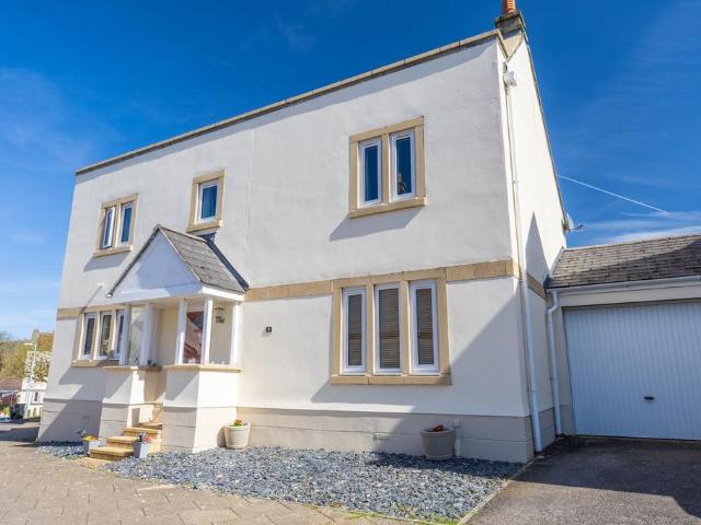 House for sale in Hallatrow