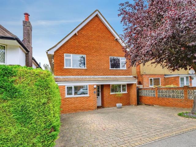 House for sale in Round Green, Luton