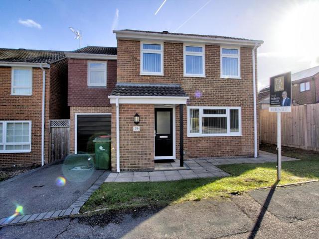 House for sale in Pound Hill, Crawley