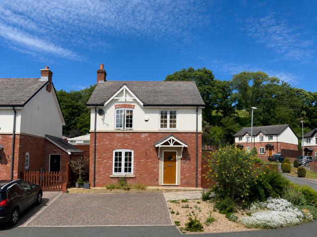 House for sale in Llanfyllin