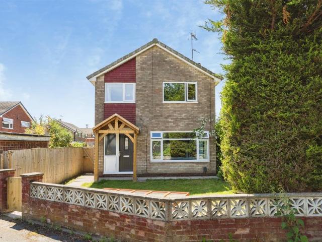 House for sale in Whinmoor, West Yorkshire
