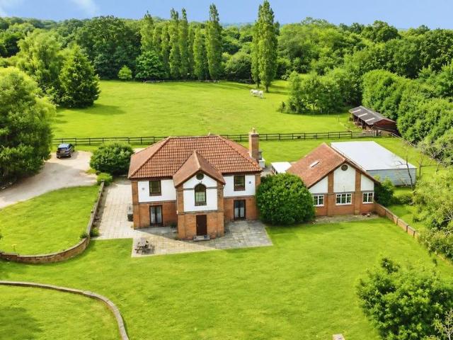 House for sale in King's Walden, Hertfordshire