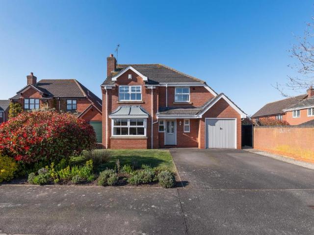 House for sale in Green Close, Warwickshire
