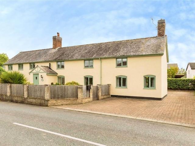 House for sale in Bangor On Dee, Wales