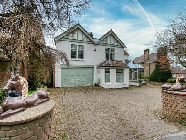 House for sale in Froggatt, East Midlands