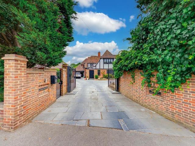 House for sale in Ardleigh Green, Greater London