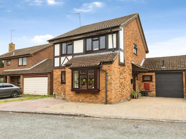 House for sale in Emmbrook, Wokingham