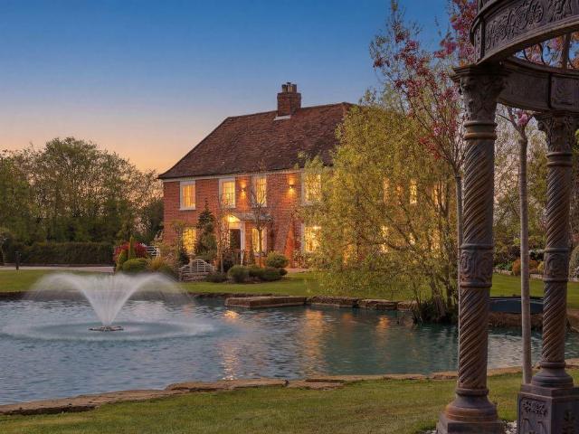 House for sale in Ramsden Bellhouse, Essex