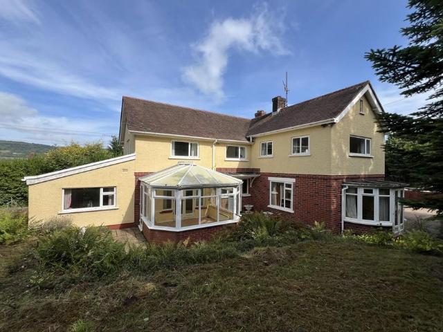 House for sale in Llanfoist Fawr, Govilon