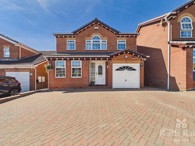 House for sale in West Ardsley, Tingley