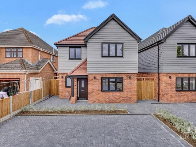 House for sale in Stanford-le-hope, Essex