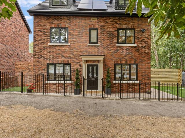 House for sale in Osgathorpe, South Yorkshire