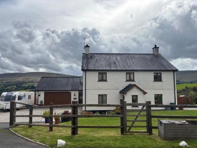 House for sale in Llangadog, Capel Gwynfe