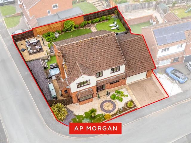 House for sale in Stoke Pound, Bromsgrove