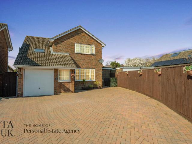 House for sale in Storrington and Sullington, Horsham