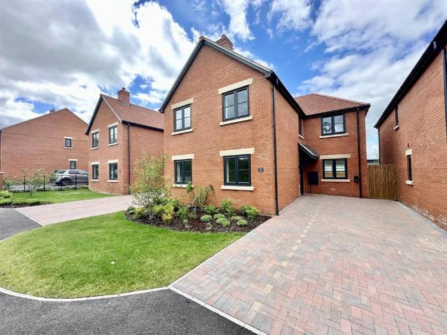 House for sale in Bromsberrow Heath, Gloucestershire