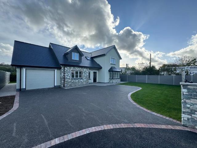 House for sale in Penrhiw-llan, Wales