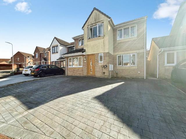 House for sale in Cimla, Neath