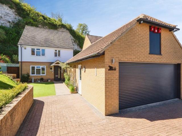 House for sale in River, Ash