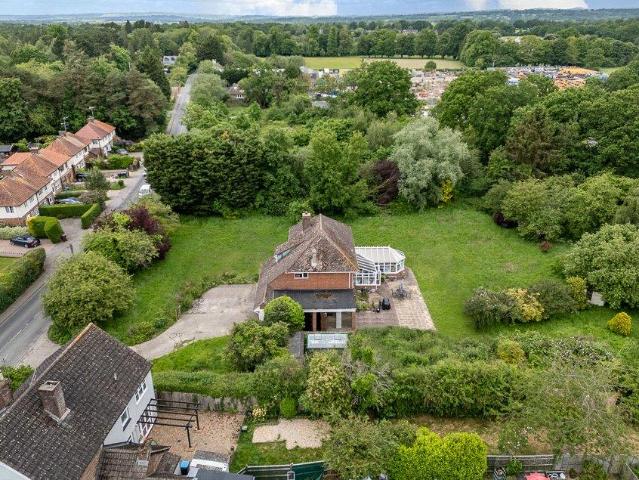 House for sale in Burstow, Hillview
