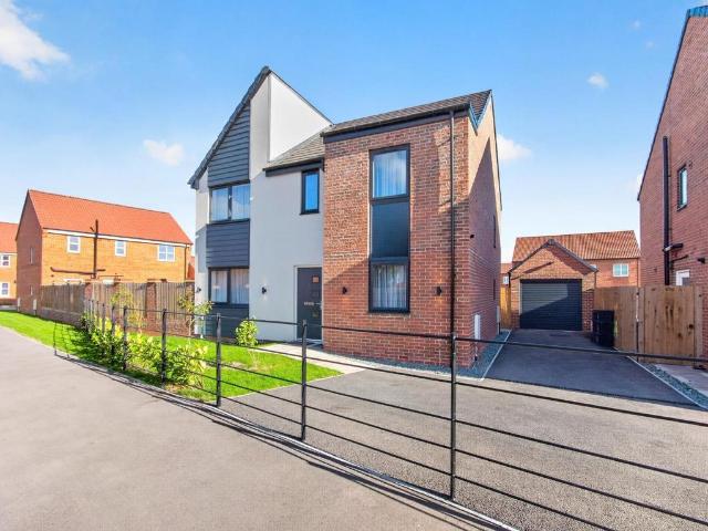 House for sale in High Field, York