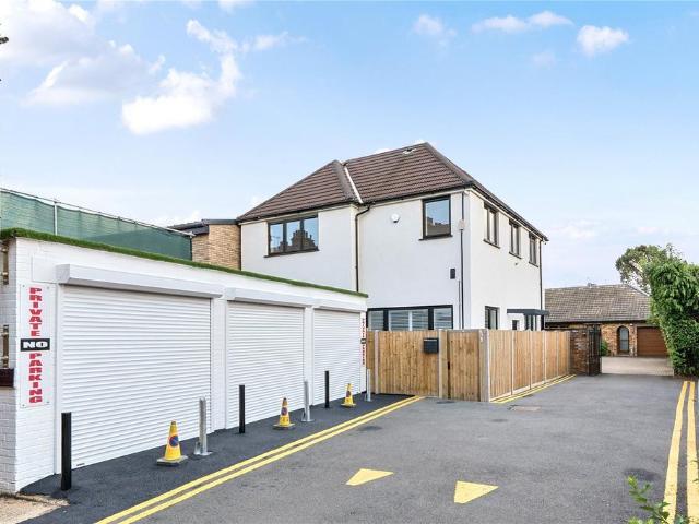House for sale in Mill Hill, Greater London