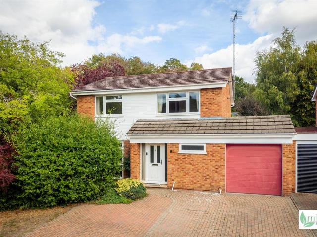 House for sale in Knaphill, Woking