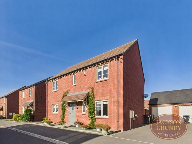 House for sale in Moulton