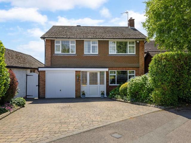 House for sale in Hatching Green, Five Acres