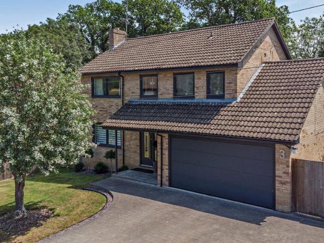 House for sale in Midgham, West Berkshire