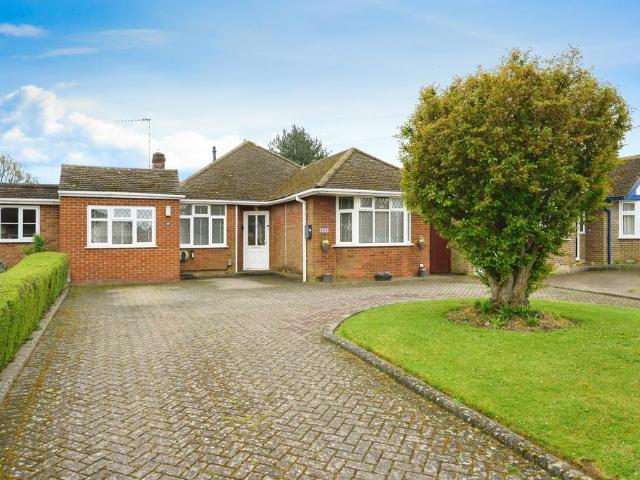 House for sale in Spring Park, Luton