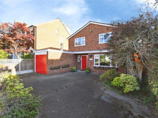 House for sale in Pilgrims' Hatch, Brentwood