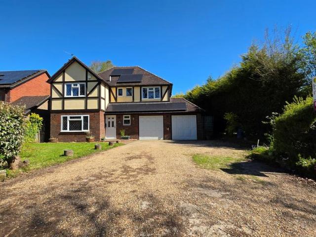 House for sale in Paynes Green, Pachesham Park