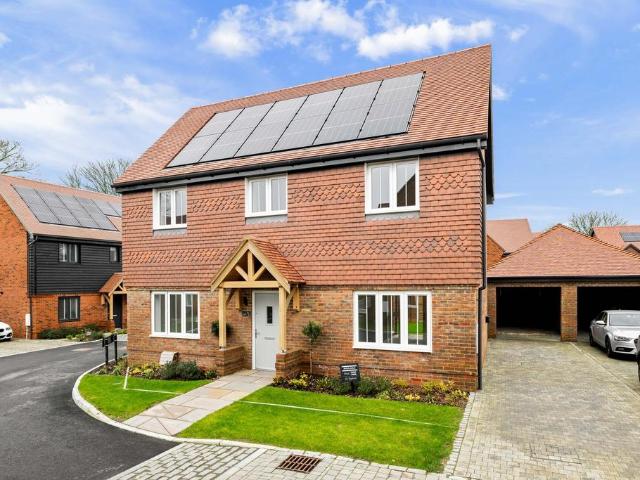 House for sale in Hawkinge, Folkestone
