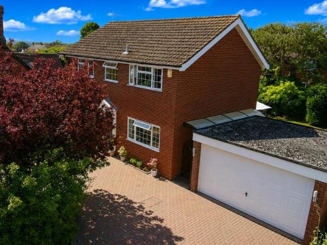 House for sale in Maids' Moreton, Buckinghamshire