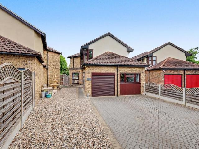 House for sale in Vange, Essex