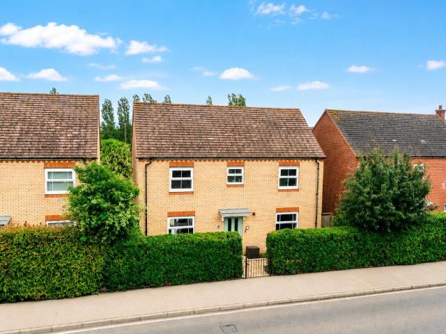 House for sale in Roade, Northamptonshire