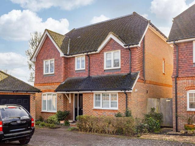 House for sale in Hillview, Surrey