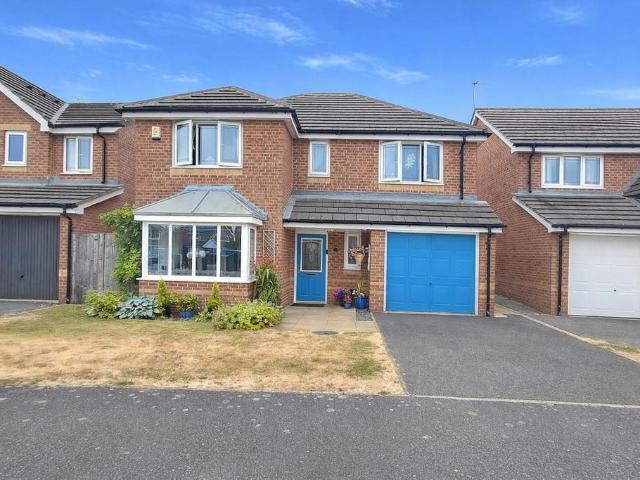 House for sale in Featherstone, Streethouse